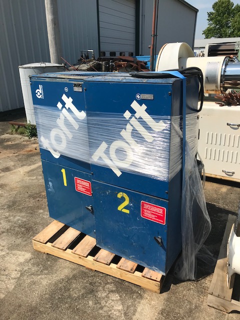 ***SOLD*** used Donaldson Torit model VS-550 Dust Collectors. Vibra-Shake.  Rated approx. 550 CFM.  1 HP, 208-460 volt. 3450 rpm. 